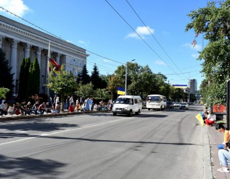 У Кропивницькому злодію завадили вкрасти люк і кабелі. ФОТО