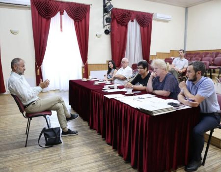 У Кропивницькому 5-річний малюк сам дістався дитсадка, поки його шукали батько й патрульні. ФОТО