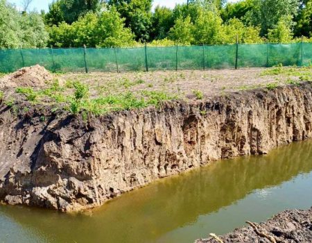 Депутата Кіровоградської облради підозрюють в організації незаконного видобутку піску на десятки мільйонів гривень
