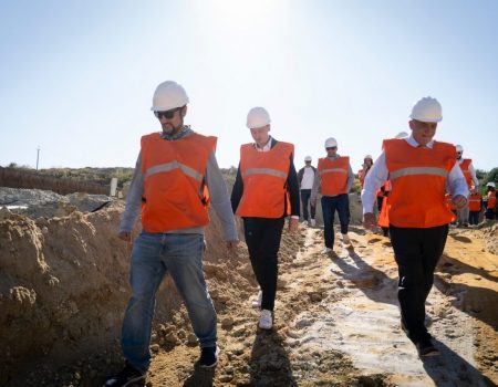 У Кропивницькому працівники культури у день професійного свята передали на фронт авто. ФОТО