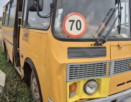 У Кам’янці на Кіровоградщині шкільний автобус наїхав на двох пішоходів. ФОТО