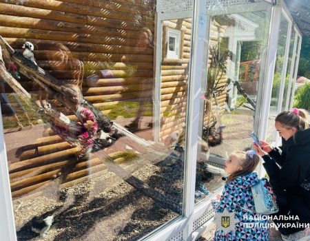 Родинам загиблих і безвісти зниклих поліцейських із Кіровоградщини організували поїздку в зоопарк. ФОТО