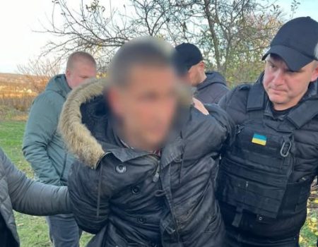 У Кропивницькому внаслідок ДТП перевернулася автівка. ФОТО